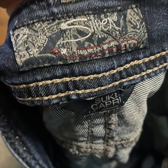 Silver Suki Mid Rise Capri - Picture 3 of 7